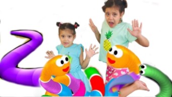 DEV YILANLARIN ARASINDA KALDIK (Wormate.io) | Tuana and Eflin Worms from the game , slither.io