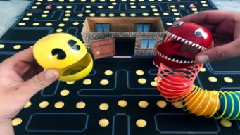 Pacman vs Slither.io. Cardboard game. DIY